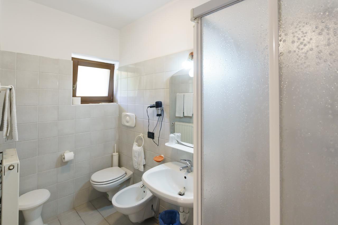 Albergo Roncone Eksteriør billede