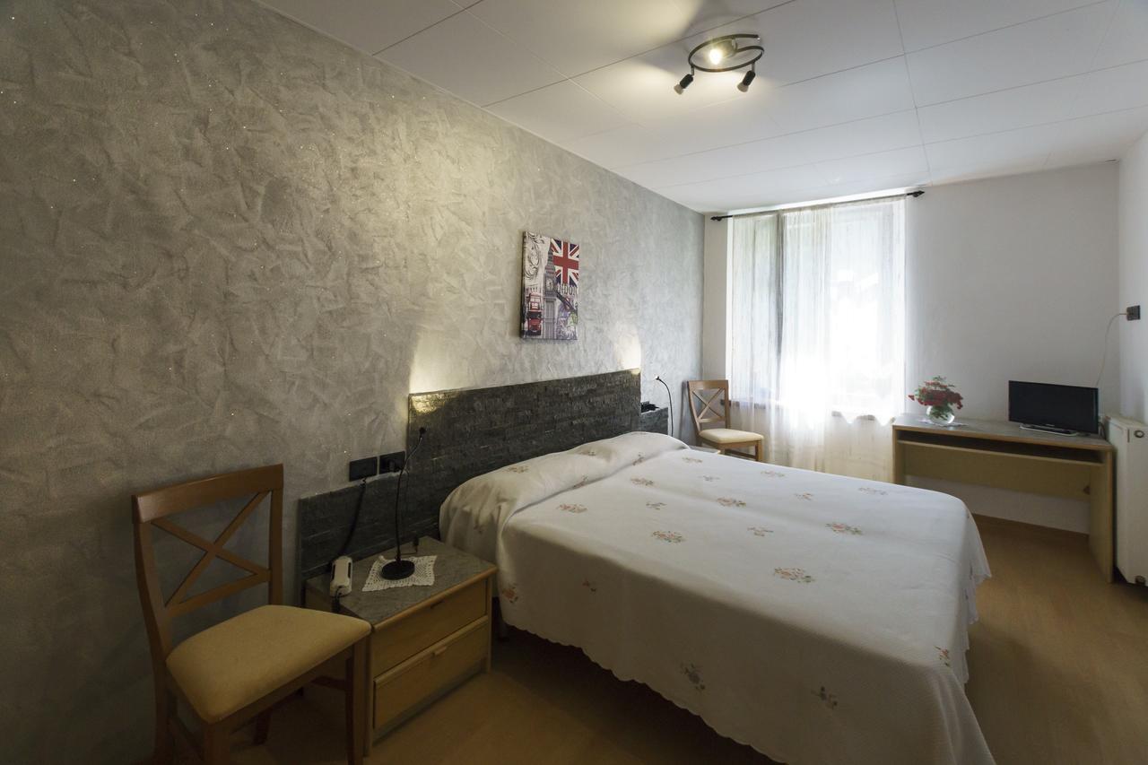 Albergo Roncone Eksteriør billede