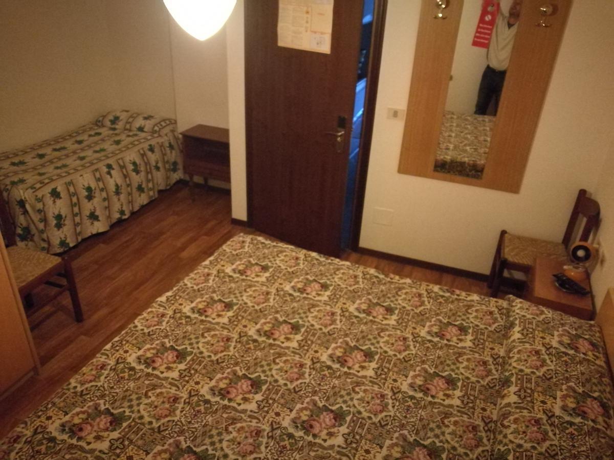 Albergo Roncone Eksteriør billede
